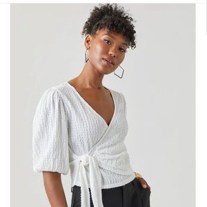 Go fashion London Taria Crinkle Knit Puff Sleeve Top Size XS in color White